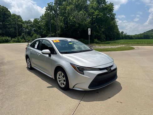 Used 2024 Toyota Corolla LE FWD image 3