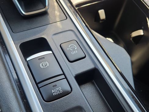 Used 2023 Nissan Pathfinder SL FWD image 16