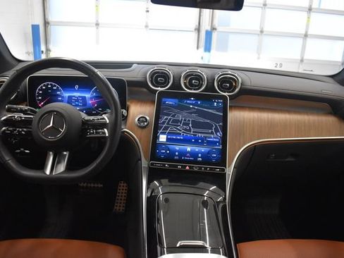 Used 2023 Mercedes-Benz GLC 300 4MATIC image 5