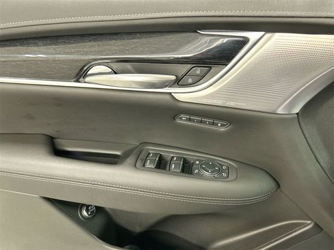 Used 2021 Cadillac XT5 Premium Luxury image 11