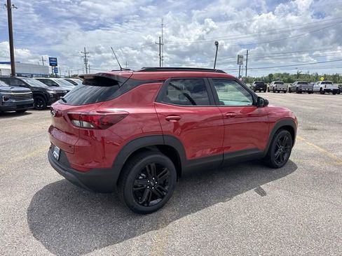 New 2026 Chevrolet TrailBlazer LT w/ Midnight Edition FWD image 12