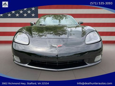 Used 2005 Chevrolet Corvette Coupe w/ Preferred Equipment Group RWD image 2