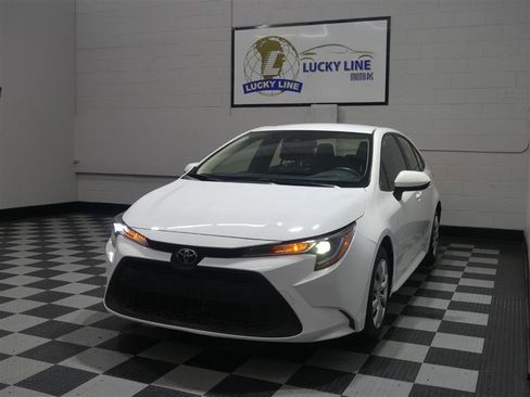 Used 2022 Toyota Corolla LE image 4