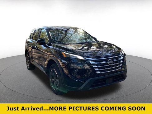 Used 2025 Nissan Rogue SV image 1