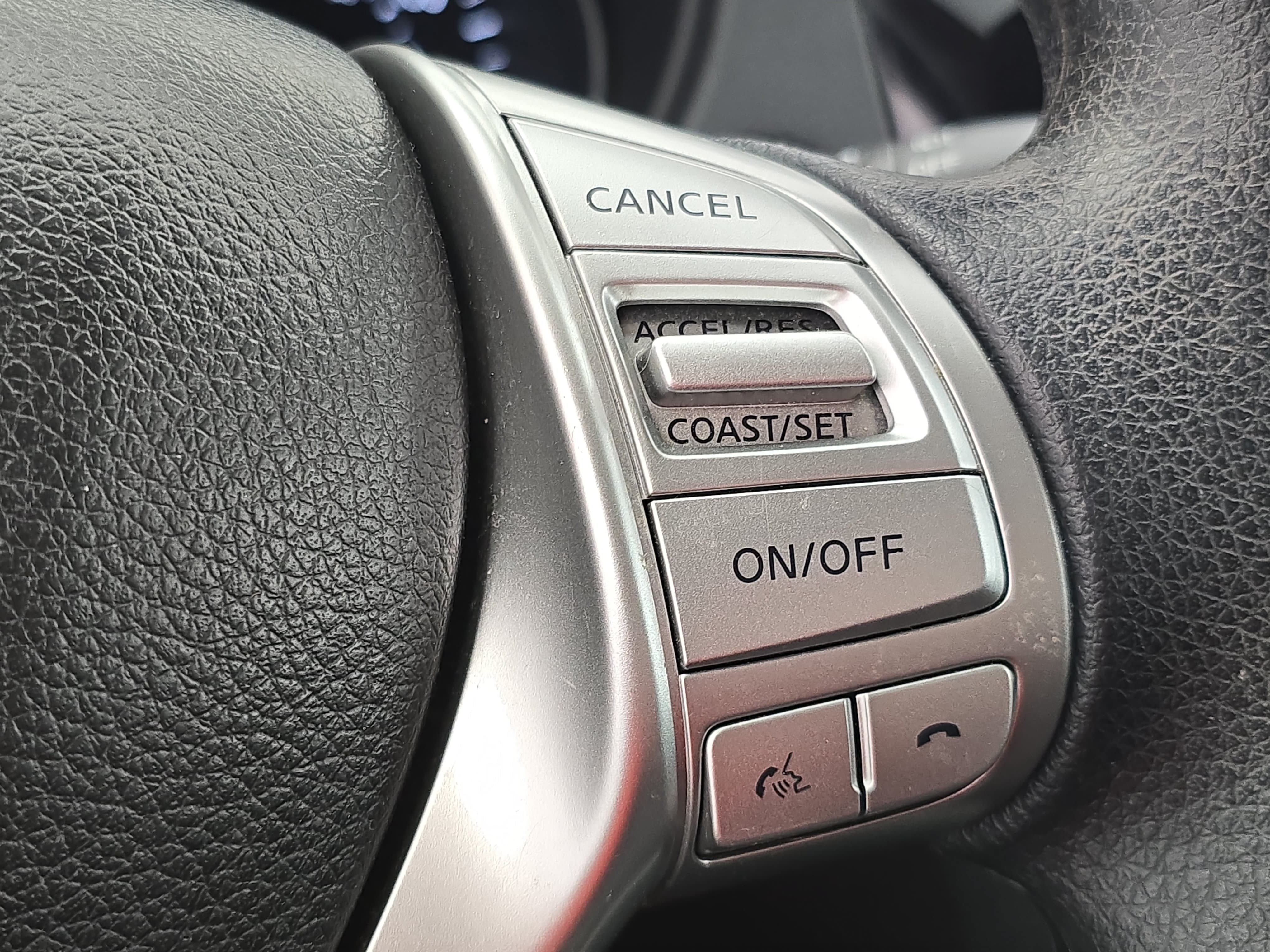 Used 2015 Nissan Rogue SV FWD image 17