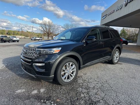 Used 2022 Ford Explorer Limited w/ Equipment Group 301A image 3