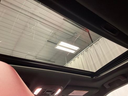 Used 2021 Toyota Highlander XSE image 18