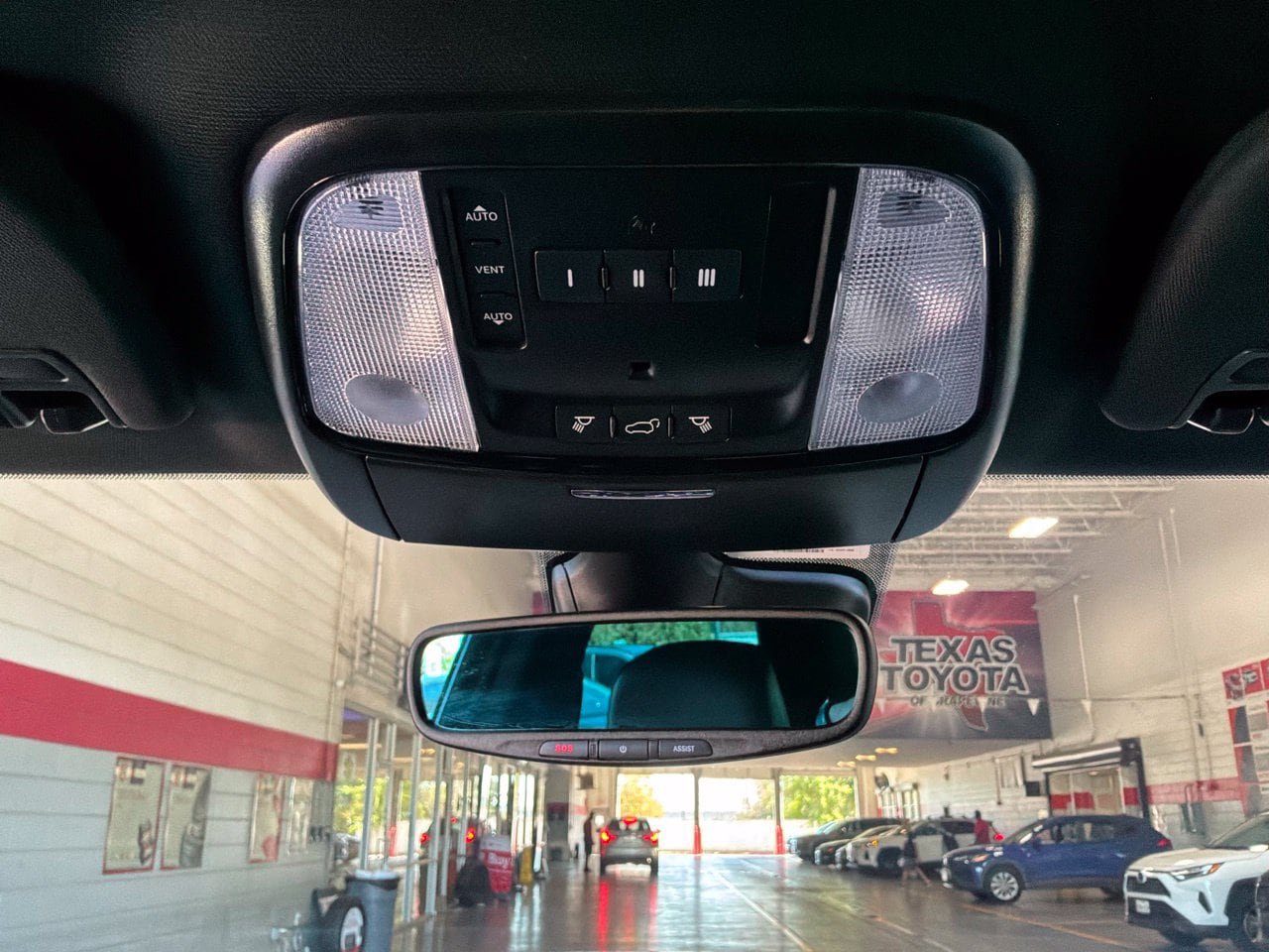 Used 2021 Dodge Durango R/T w/ Technology Group RWD image 22