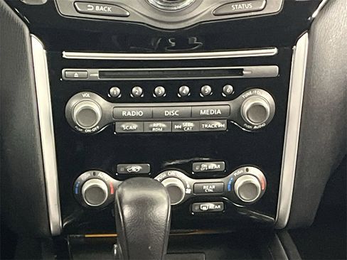 Used 2019 Nissan Pathfinder SV image 18