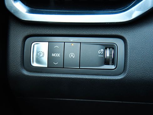 Used 2024 GMC Acadia Elevation image 39