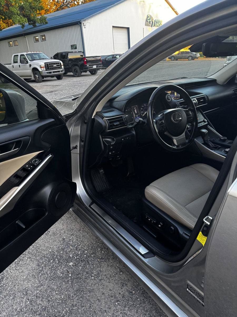 Used 2017 Lexus IS 200t w/ Premium Package RWD image 5