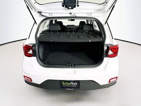Used 2025 Hyundai Venue SEL image 30