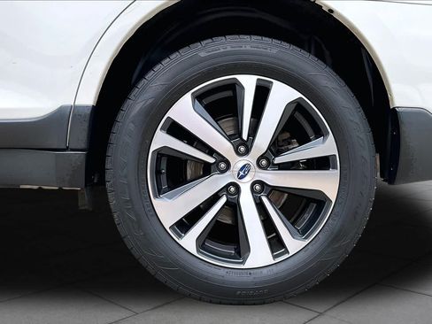 Used 2019 Subaru Outback 2.5i Limited AWD/4WD image 11