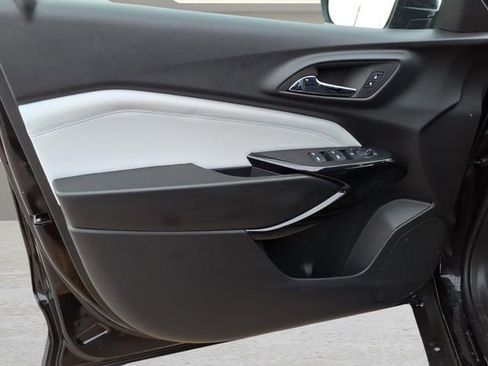 Used 2025 Chevrolet Trax LT w/ Driver Confidence Package image 13