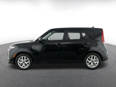 Used 2025 Kia Soul LX w/ LX Technology Package FWD image 4