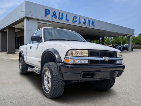 Used 2001 Chevrolet S10 Pickup 4x4 Extended Cab w/ Preferred Equipment Group image 1