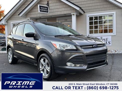 Used 2016 Ford Escape SE w/ Equipment Group 201A image 1