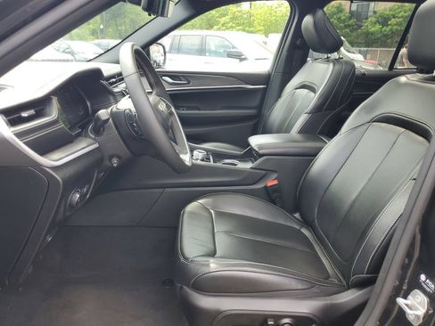 Certified 2024 Jeep Grand Cherokee Limited w/ Luxury Tech Group II AWD/4WD image 20