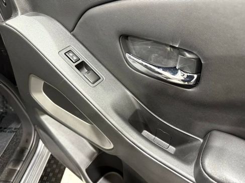 Used 2023 Nissan Frontier SV image 21