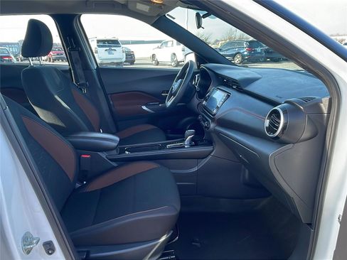Used 2024 Nissan Kicks SR image 13