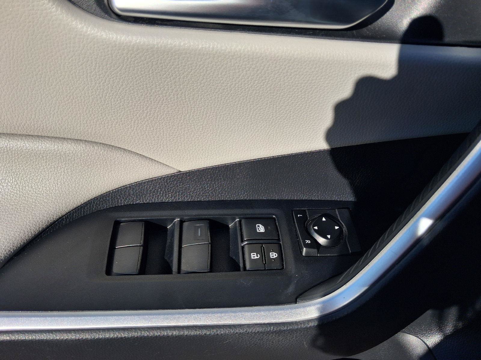 Used 2021 Toyota RAV4 XLE w/ Convenience Package AWD/4WD image 21