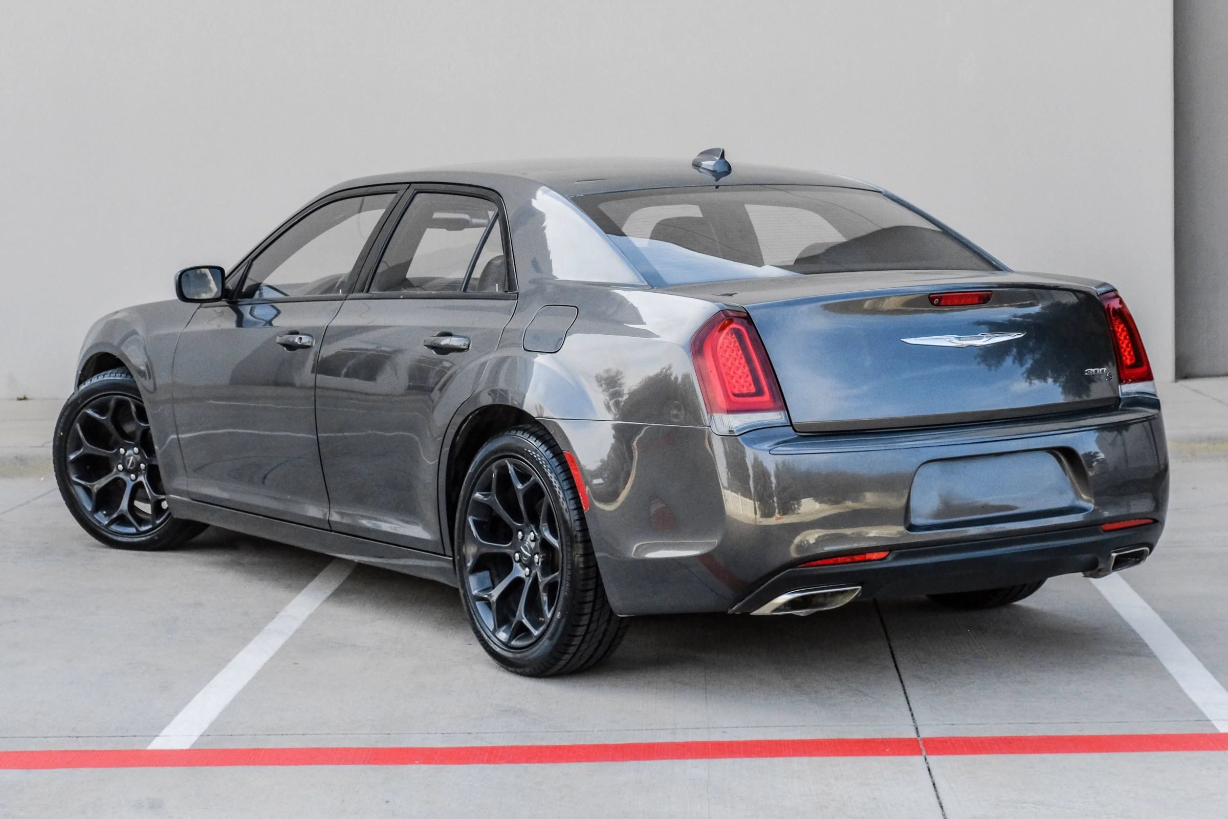 Used 2019 Chrysler 300 S RWD image 9