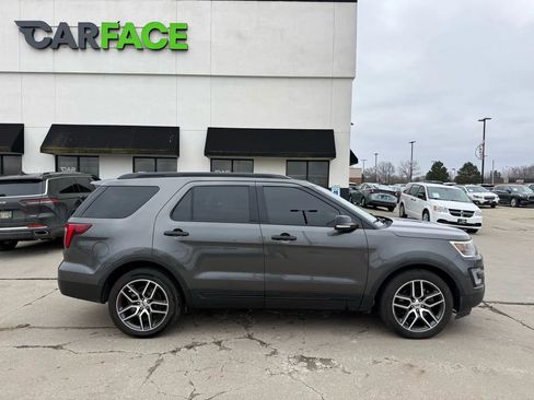 Used 2017 Ford Explorer Sport w/ Equipment Group 401A AWD/4WD image 17