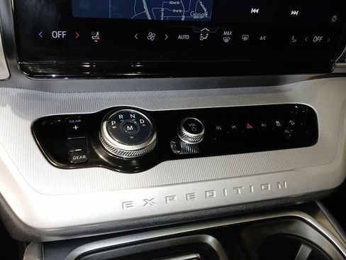 Used 2025 Ford Expedition Active AWD/4WD image 21