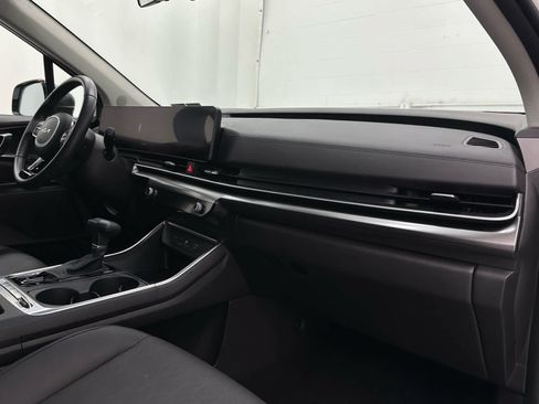 Used 2025 Kia Carnival SX FWD image 18