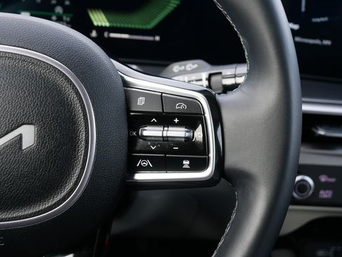 Certified 2025 Kia Sorento S image 30