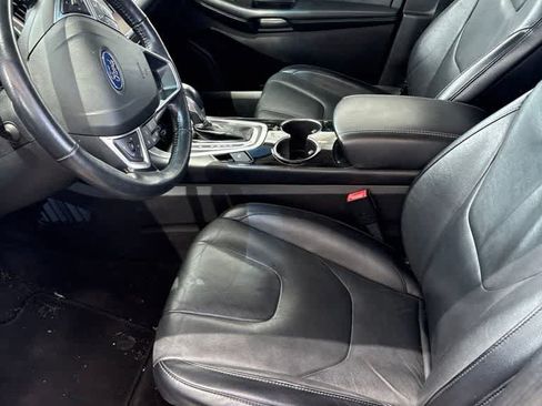 Used 2018 Ford Edge Titanium w/ Technology Package FWD image 11