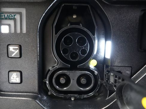 Used 2024 Kia EV9 Light Long Range RWD image 10