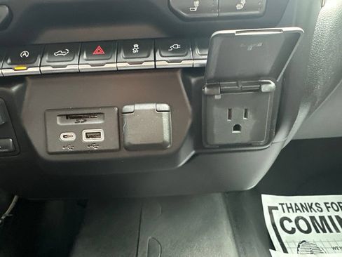 Used 2022 Chevrolet Silverado 1500 LT AWD/4WD image 25