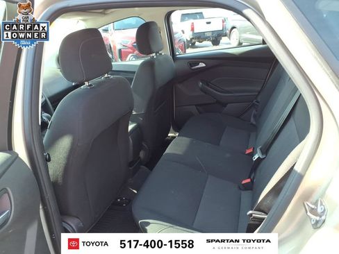 Used 2018 Ford Focus SE w/ Cold Weather Package FWD image 12