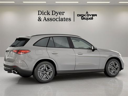 Used 2025 Mercedes-Benz GLC 300 GLC 300 image 8