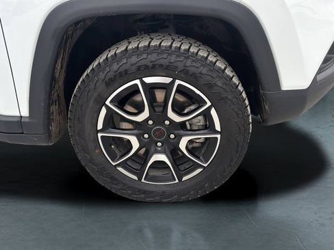 Used 2025 Jeep Compass Trailhawk AWD/4WD image 9