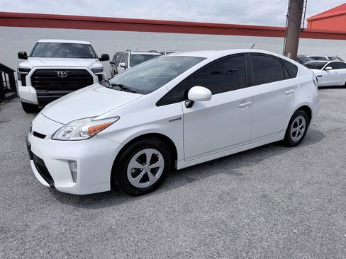 Used 2014 Toyota Prius Two image 2