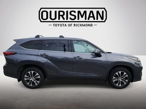 Used 2022 Toyota Highlander XLE AWD/4WD image 8