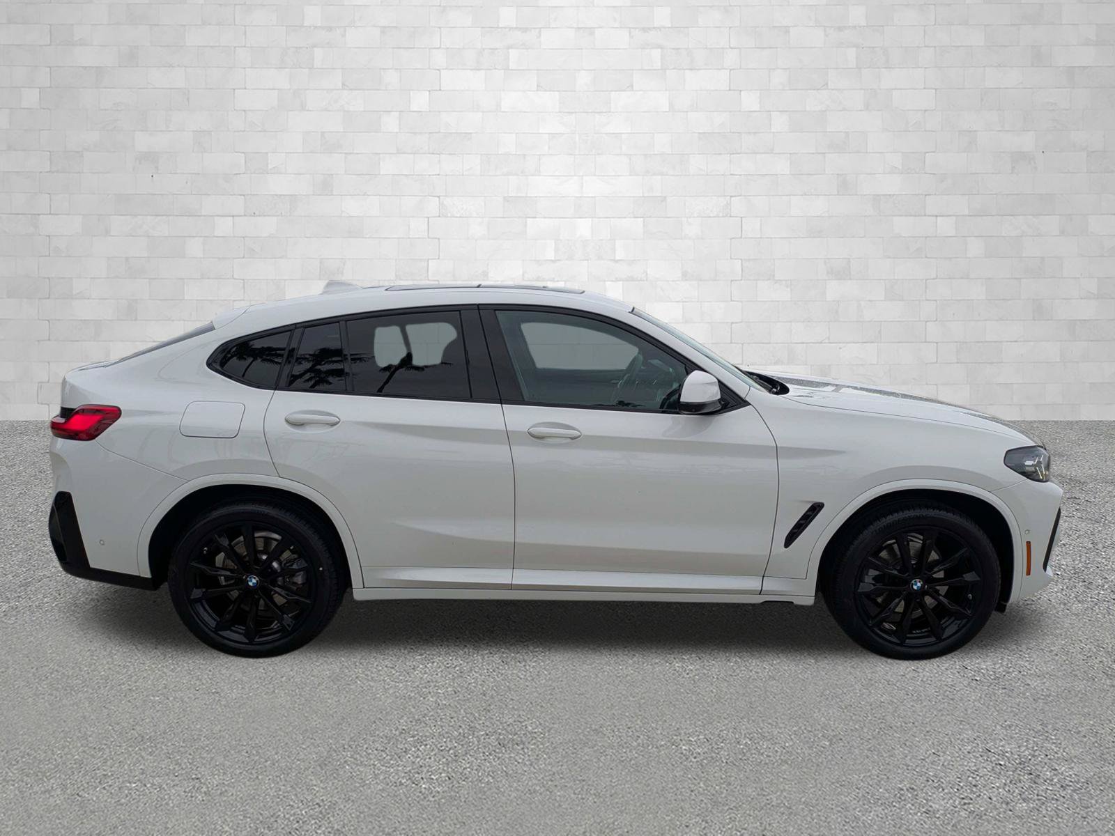 Used 2025 BMW X4 xDrive30i w/ Premium Package AWD/4WD image 2