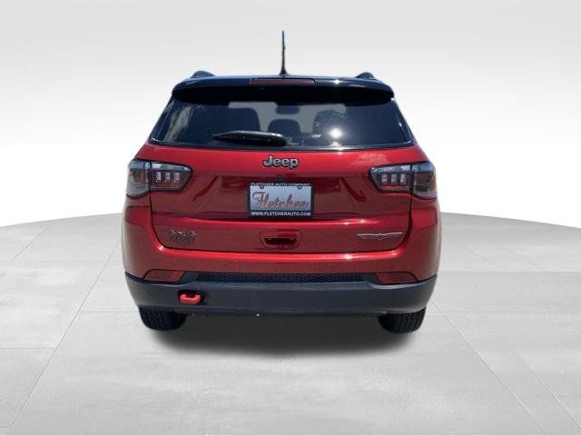 Used 2025 Jeep Compass Trailhawk AWD/4WD image 3