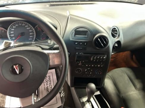 Used 2007 Pontiac Grand Prix w/ Sport Package FWD image 2