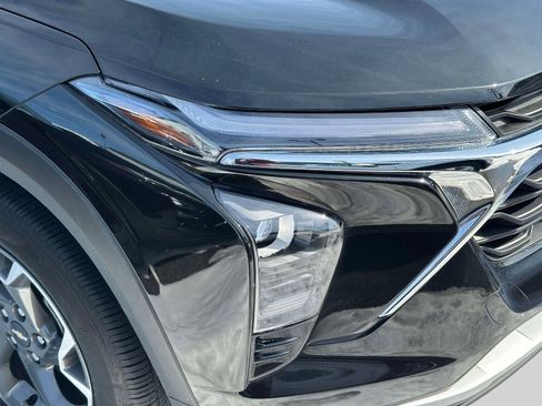 Used 2024 Chevrolet Trax LT w/ Driver Confidence Package image 5