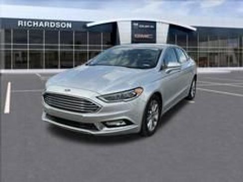 Used 2017 Ford Fusion SE w/ Fusion SE Technology Package FWD image 1