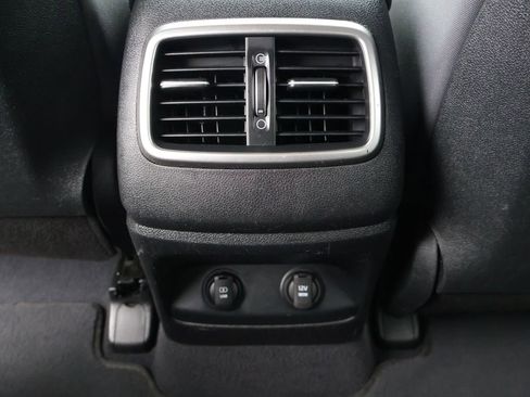 Used 2019 Kia Sorento LX image 25