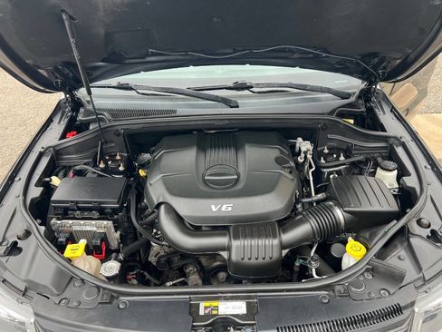 Used 2014 Jeep Grand Cherokee Laredo w/ 18" Wheel & 8.4" Radio Group image 9