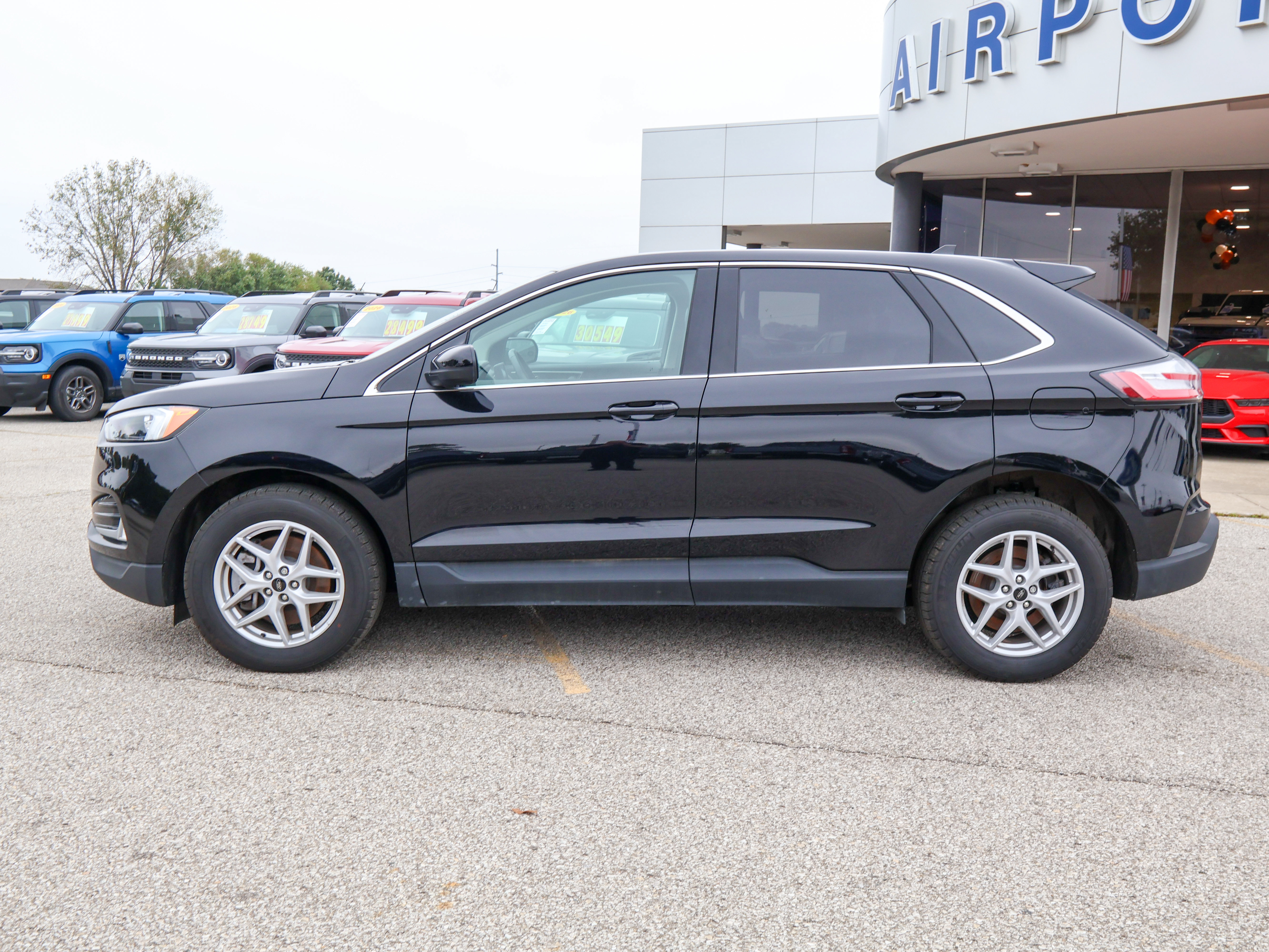 Used 2024 Ford Edge SEL w/ Convenience Package AWD/4WD image 2