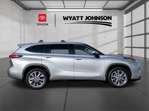 Used 2020 Toyota Highlander Limited image 6