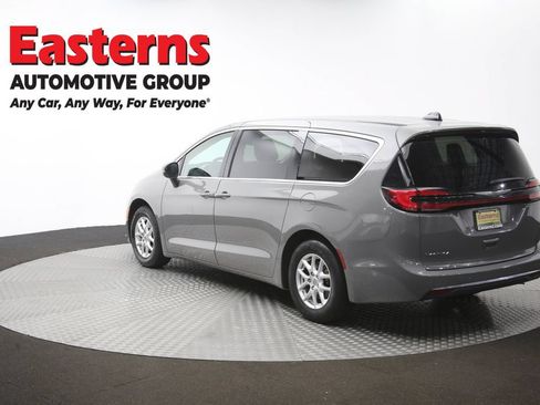 Used 2023 Chrysler Pacifica Touring-L FWD image 65