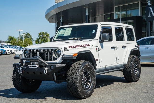 Used 2025 Jeep Wrangler Unlimited Rubicon AWD/4WD image 3