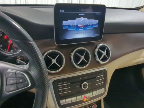 Used 2019 Mercedes-Benz GLA 250 4MATIC image 32
